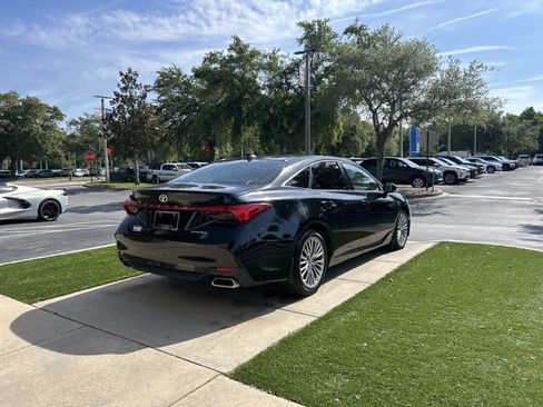 Used 2019 Toyota Avalon Limited FWD image 4