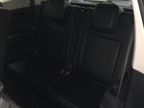 Used 2023 Volkswagen Tiguan SE w/ Panoramic Sunroof Package FWD image 13