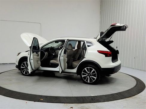 Used 2018 Nissan Rogue Sport SL image 13