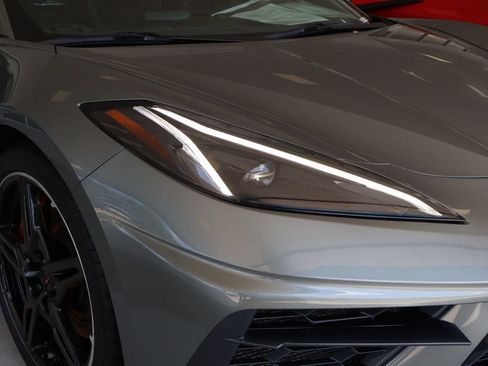Used 2023 Chevrolet Corvette Stingray Preferred Cpe w/ Z51 Performance Package RWD image 3
