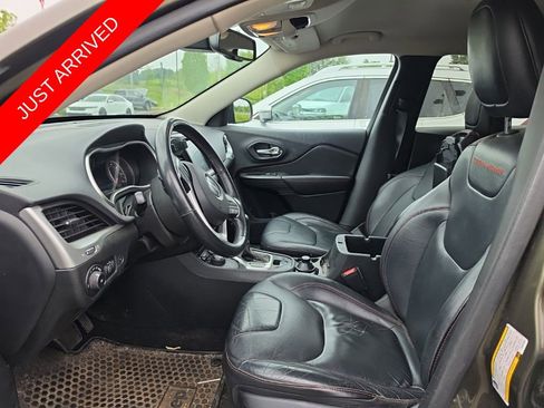 Used 2015 Jeep Cherokee Trailhawk w/ Comfort/Convenience Group AWD/4WD image 2