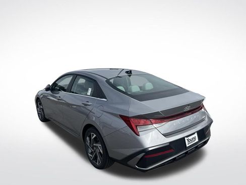 Used 2025 Hyundai Elantra Limited FWD image 7