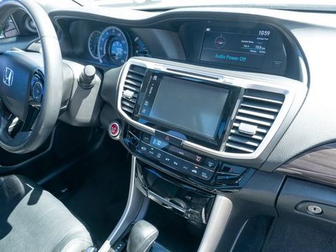 Used 2017 Honda Accord EX-L image 41