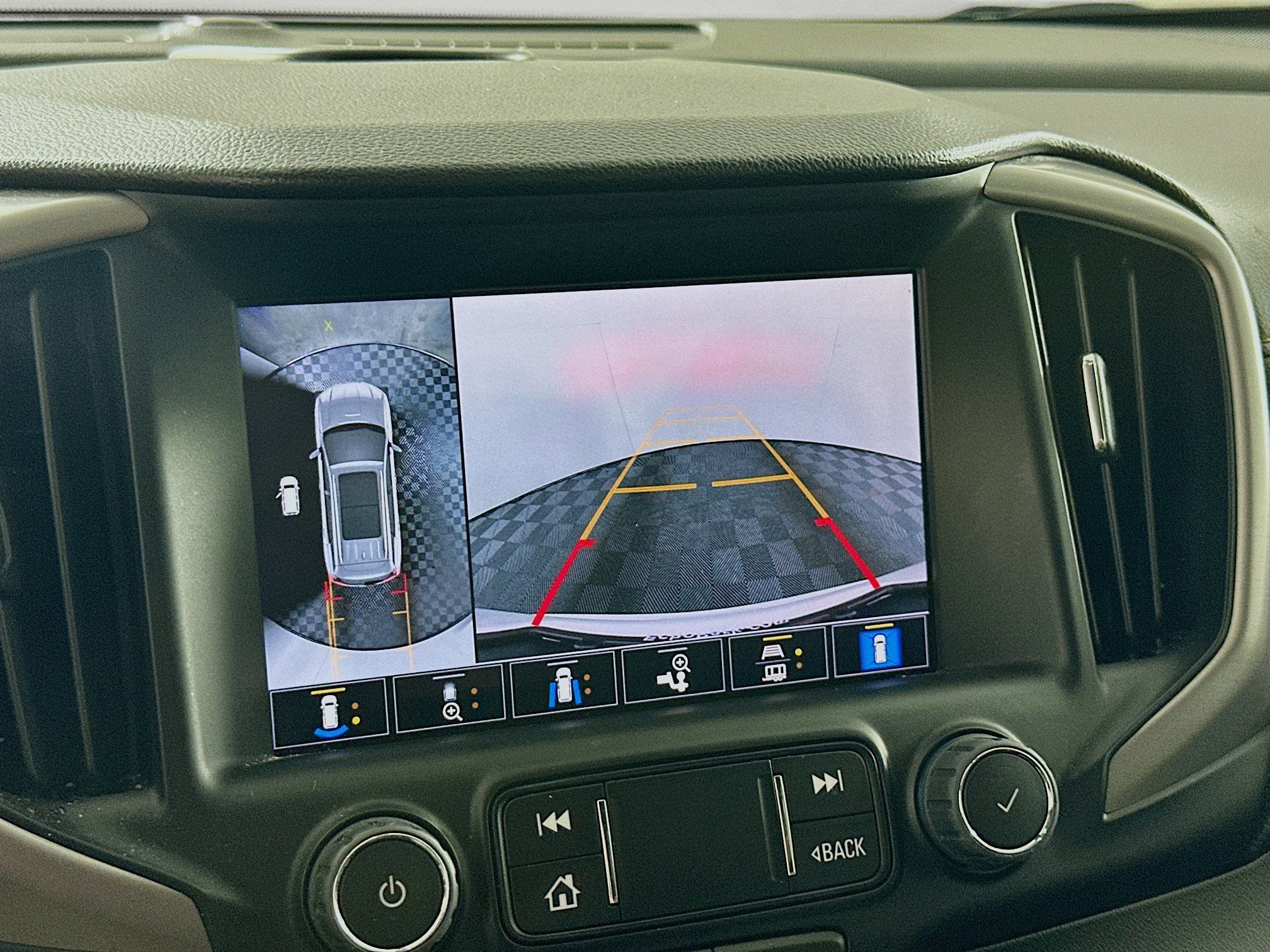 Used 2024 GMC Terrain AT4 w/ Infotainment Package II AWD/4WD image 23
