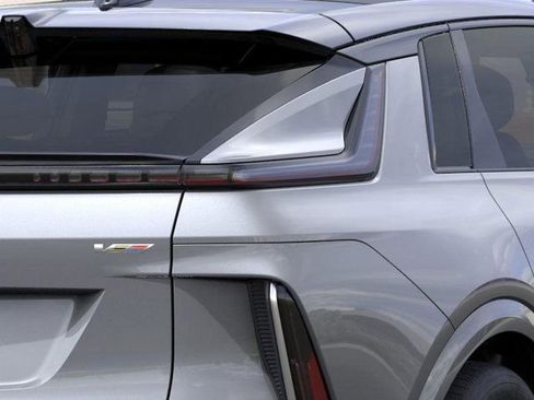 New 2026 Cadillac Lyriq V AWD/4WD image 11