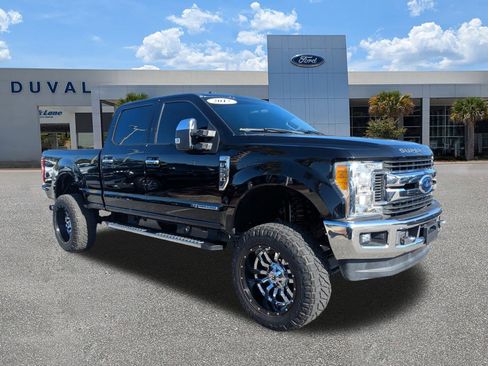 Used 2017 Ford F250 XLT w/ XLT Premium Package image 2