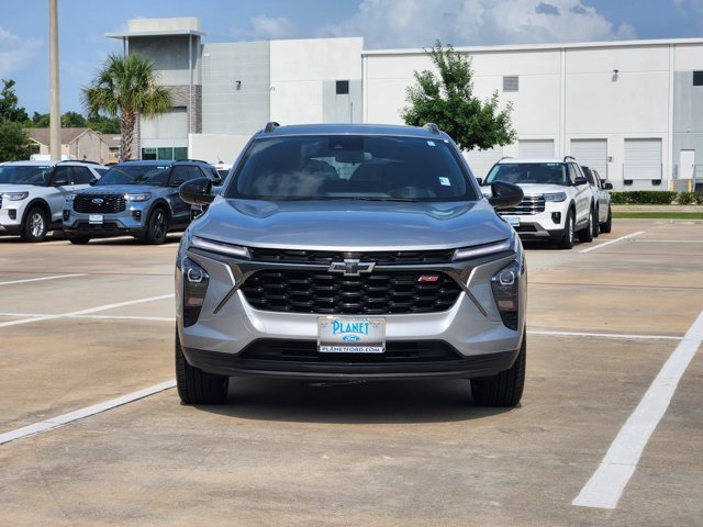 Used 2024 Chevrolet Trax RS w/ Sunroof Package FWD image 2