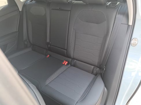 Used 2025 Volkswagen Taos SE AWD/4WD image 13