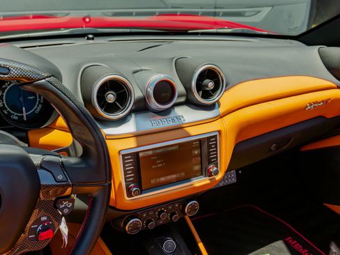 Used 2016 Ferrari California T RWD image 66