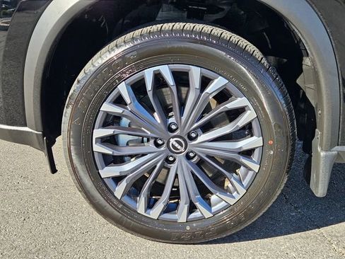 Certified 2025 Nissan Rogue SL w/ Tech Package image 10