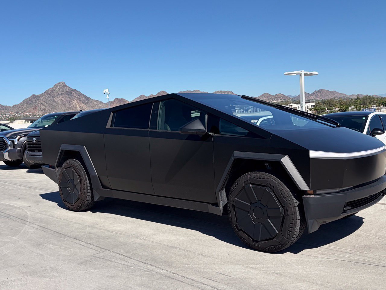 Used 2024 Tesla Cybertruck AWD Crew Cab image 11