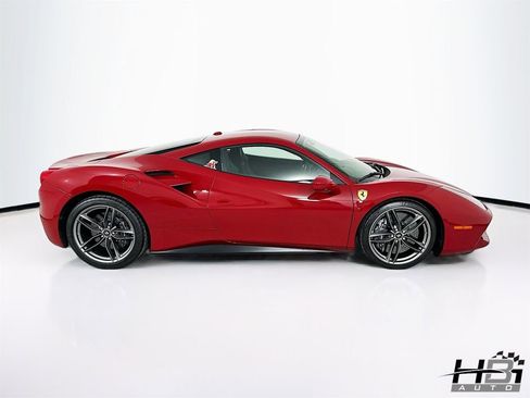 Used 2017 Ferrari 488 GTB RWD image 5