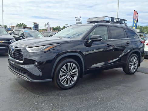 Used 2022 Toyota Highlander Platinum image 3