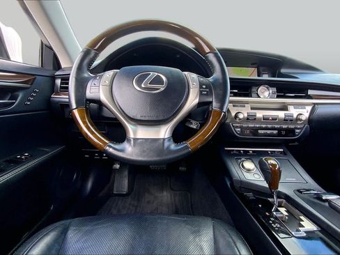 Used 2014 Lexus ES 350 w/ Luxury Package FWD image 6