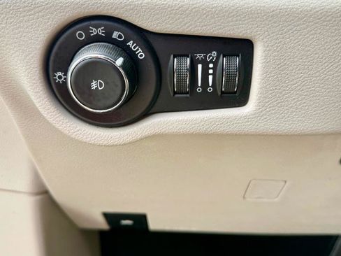 Used 2017 Chrysler Pacifica Touring-L Plus w/ Advanced Safetytec Group FWD image 21