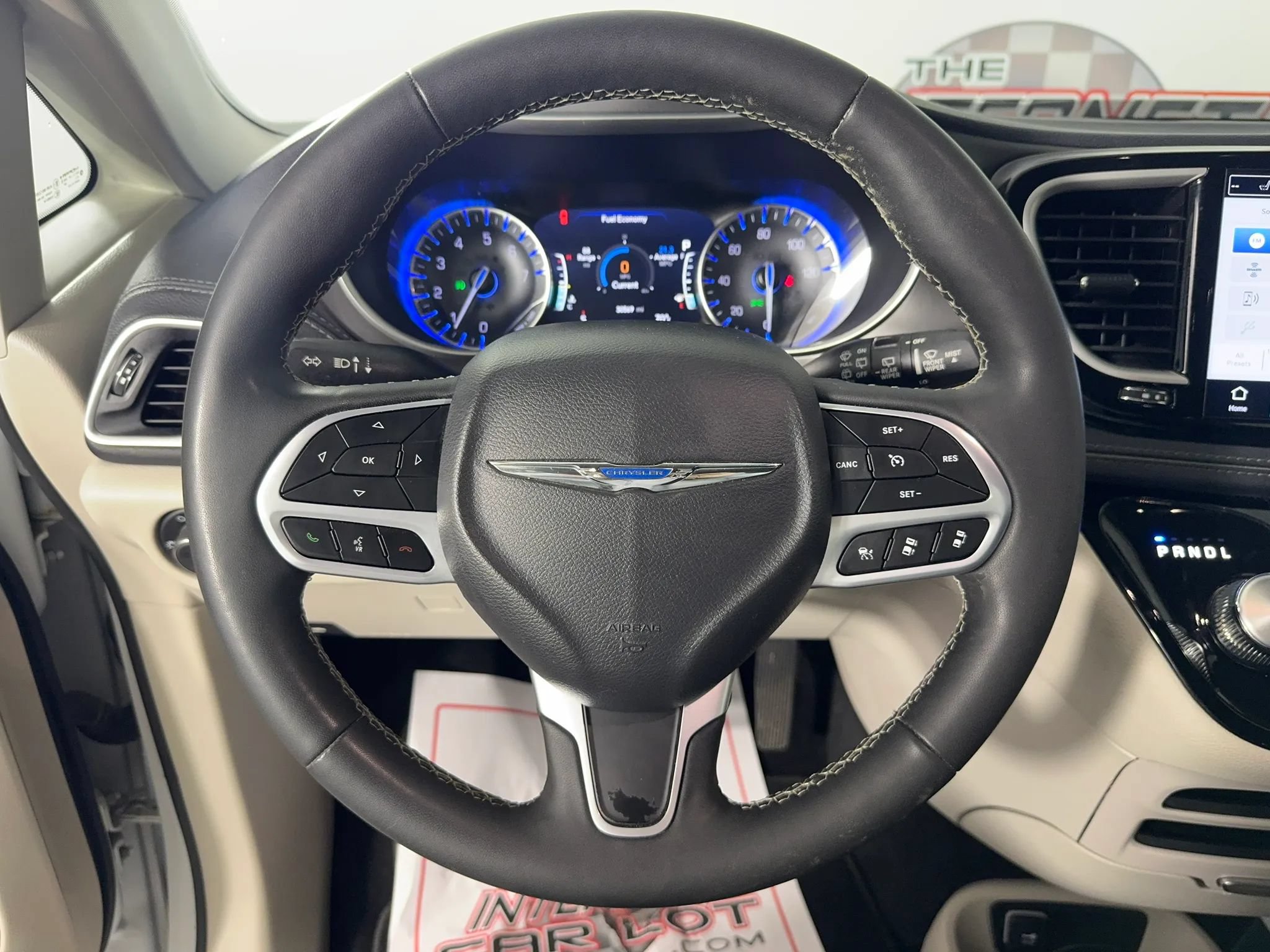 Used 2024 Chrysler Pacifica Touring-L AWD/4WD image 13