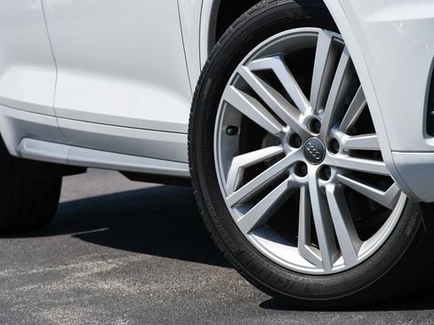 Used 2019 Audi Q5 2.0T Premium Plus w/ Premium Plus Package AWD/4WD image 14