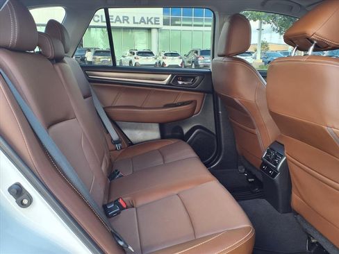 Used 2017 Subaru Outback 2.5i Touring image 7