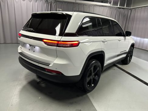 Used 2022 Jeep Grand Cherokee Altitude image 7