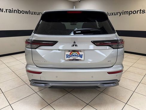 New 2025 Mitsubishi Outlander SE image 5