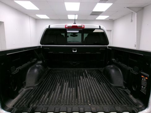 Used 2022 Chevrolet Colorado Z71 AWD/4WD image 10