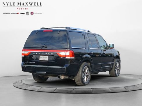 Used 2017 Lincoln Navigator Select AWD/4WD image 16