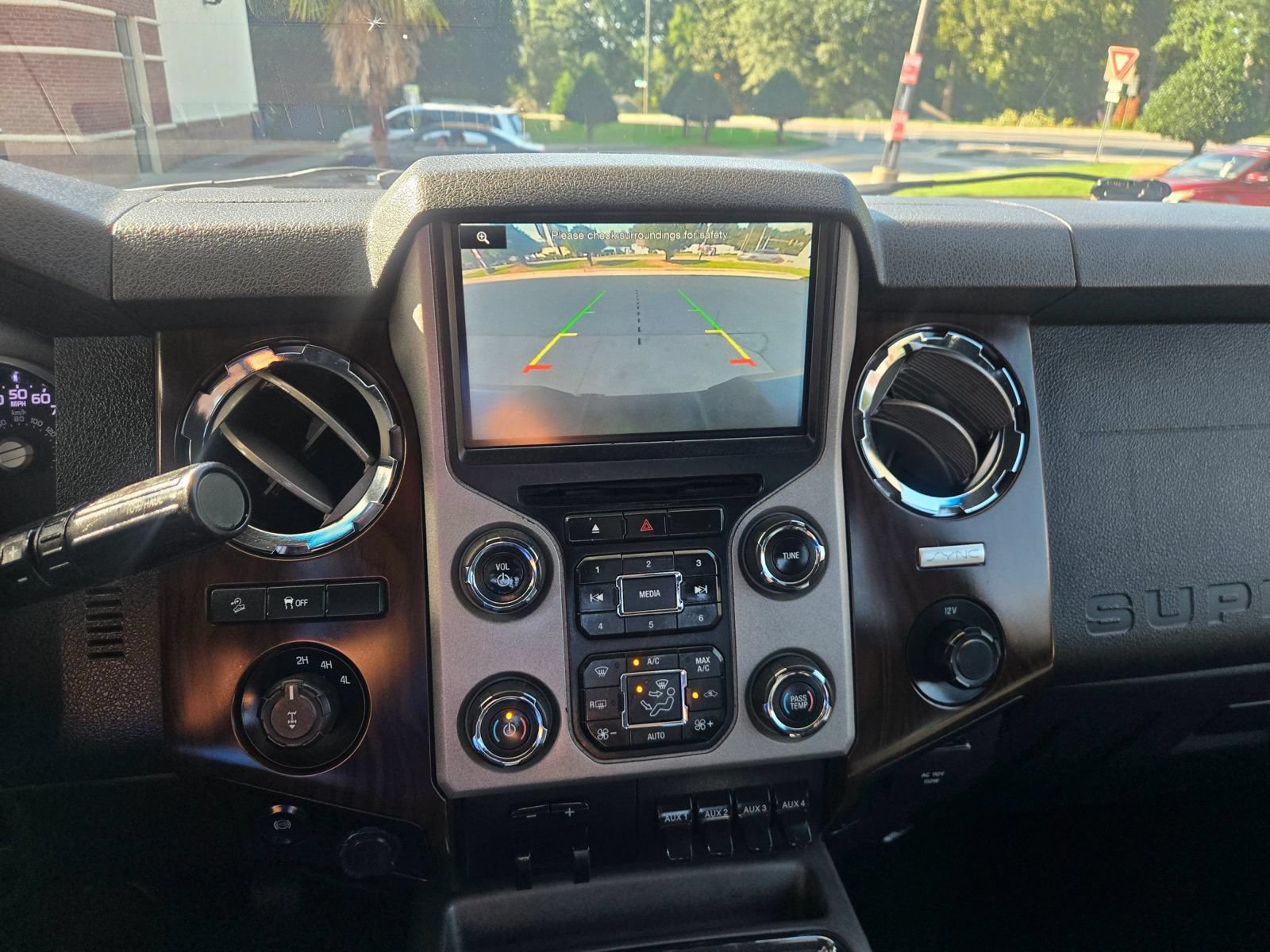 Used 2016 Ford F250 Lariat w/ Lariat Interior Package AWD/4WD image 7
