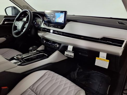 New 2026 Mitsubishi Outlander SEL image 7