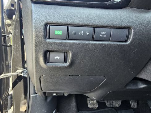 Used 2021 Nissan Sentra SV FWD image 30