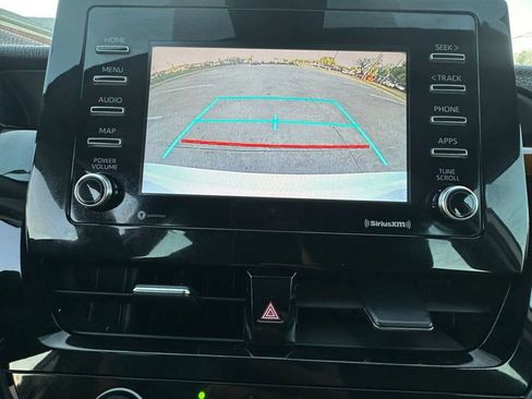 Used 2021 Toyota Camry LE image 27