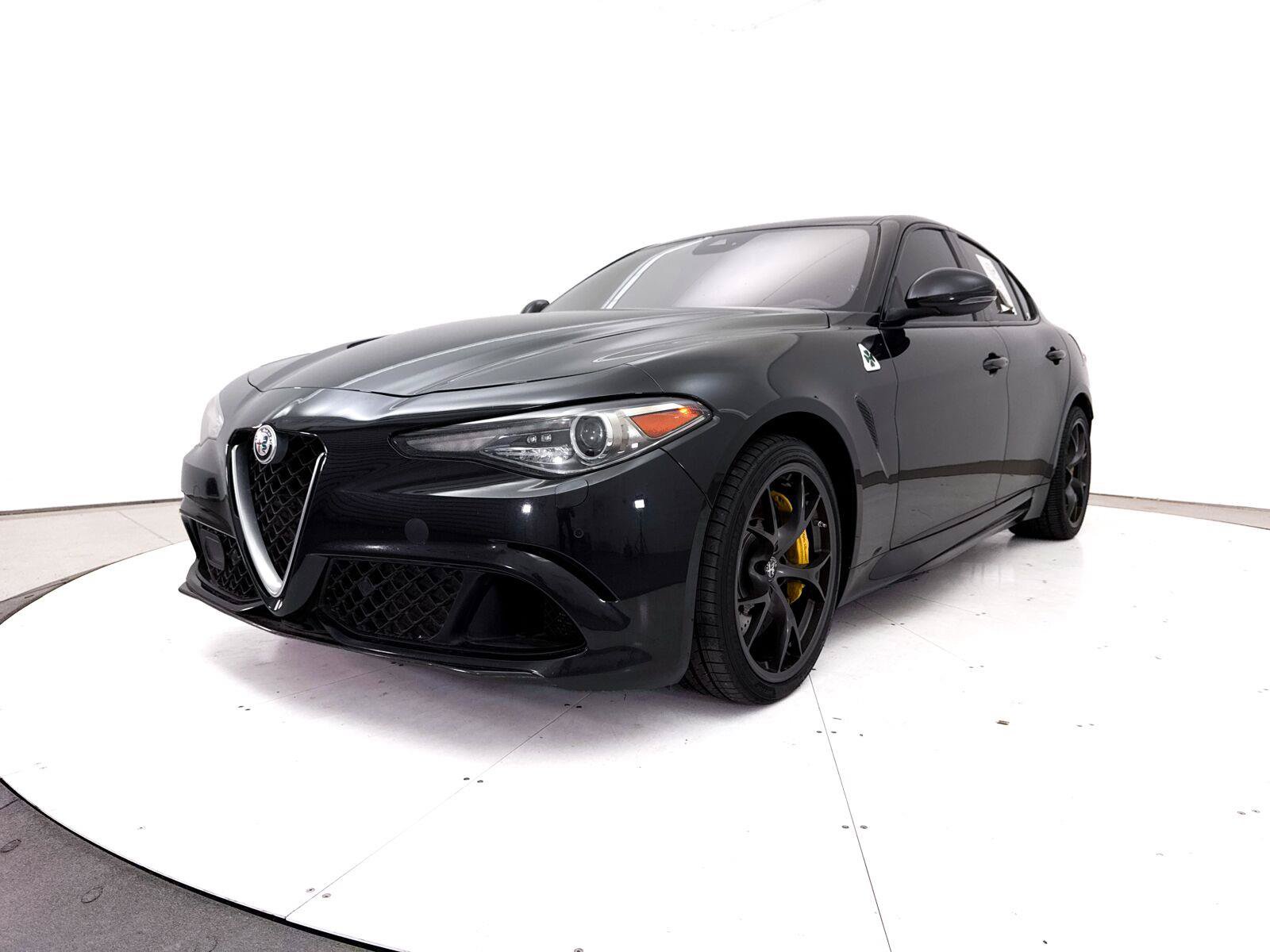Used 2018 Alfa Romeo Giulia Quadrifoglio w/ Driver Assist Dynamic Package RWD image 14