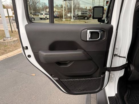 Used 2021 Jeep Gladiator Overland image 40