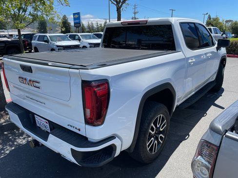 Used 2023 GMC Sierra 1500 AT4 w/ AT4 Premium Package AWD/4WD image 4