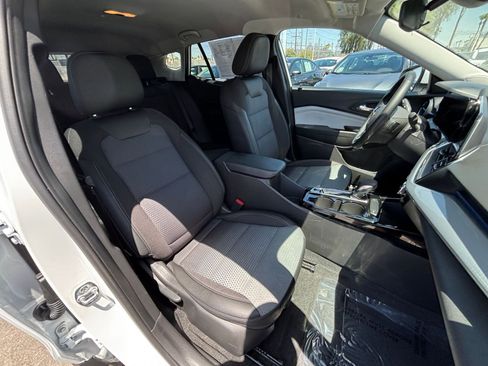 Used 2025 Chevrolet Trax LT w/ LT Convenience Package FWD image 35