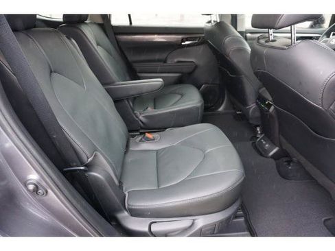 Certified 2021 Toyota Highlander Limited AWD/4WD image 20
