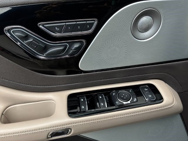 Used 2022 Lincoln Aviator Grand Touring w/ Equipment Group 301A AWD/4WD image 12