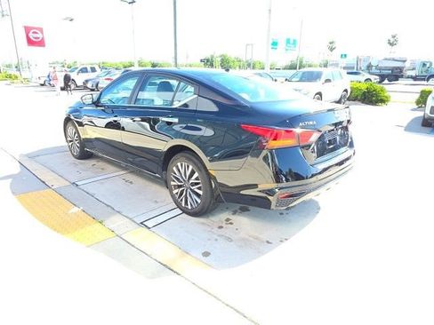 Used 2023 Nissan Altima 2.5 SV image 6