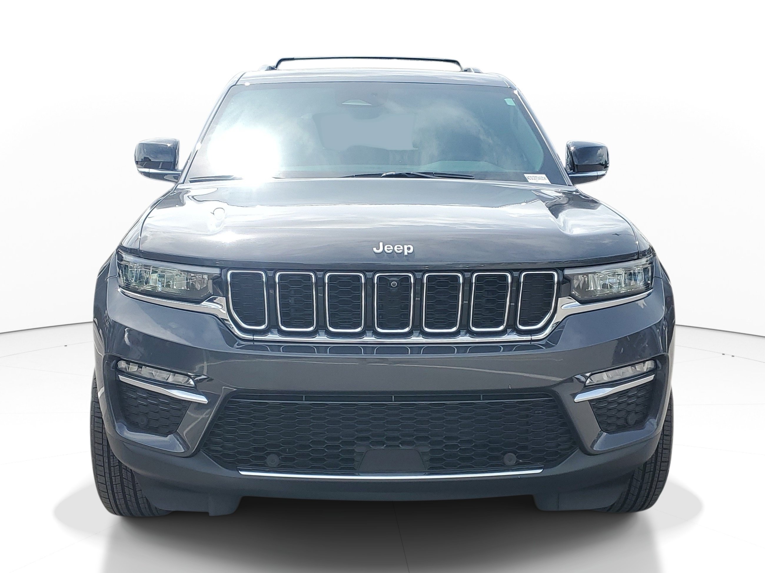 Used 2025 Jeep Grand Cherokee Limited w/ Luxury Tech Group II AWD/4WD image 2