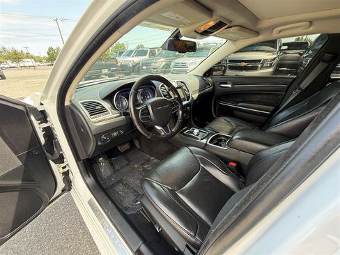 Used 2019 Chrysler 300 Limited AWD/4WD image 19