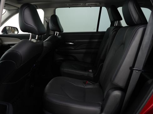 Used 2024 Toyota Grand Highlander Platinum image 19