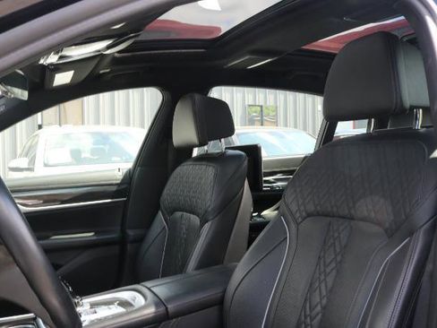Used 2019 BMW 750i xDrive AWD/4WD image 9