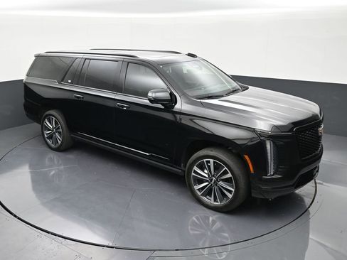Used 2025 Cadillac Escalade ESV Sport w/ Touring Package RWD image 18