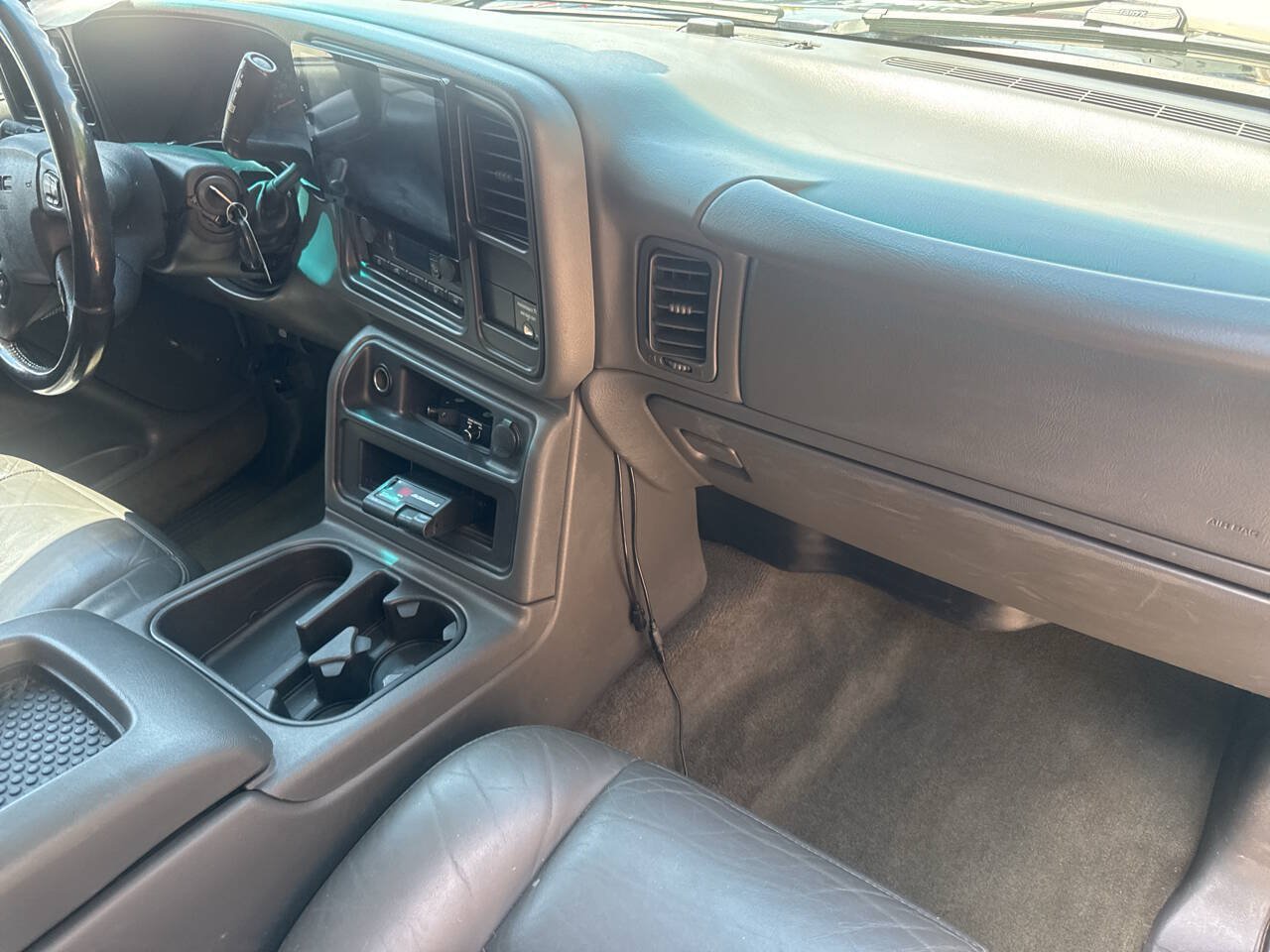 Used 2003 GMC Sierra 2500 SLT w/ SLT Preferred Equipment Group AWD/4WD image 16