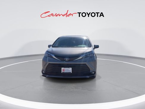 Certified 2026 Toyota Sienna XLE image 3