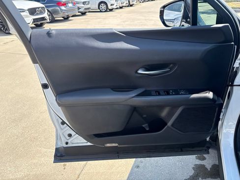 Used 2019 Lexus UX 200 F Sport w/ F Sport Premium Package FWD image 17