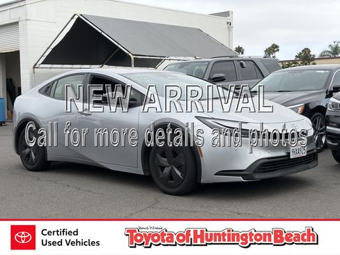 Used 2023 Toyota Prius LE FWD image 1