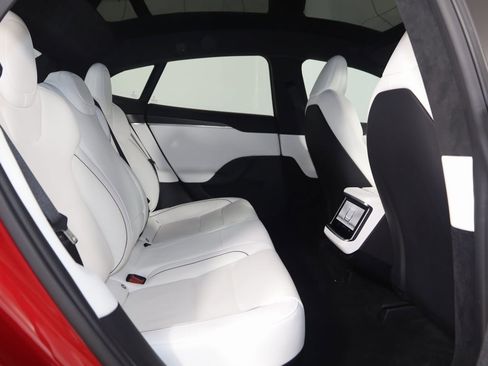Used 2022 Tesla Model S Plaid image 14