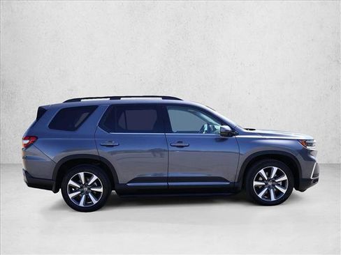 Used 2025 Honda Pilot Touring image 4