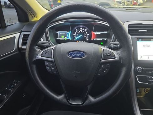 Used 2018 Ford Fusion SE image 20