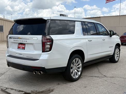 Used 2023 Chevrolet Suburban Premier AWD/4WD image 5
